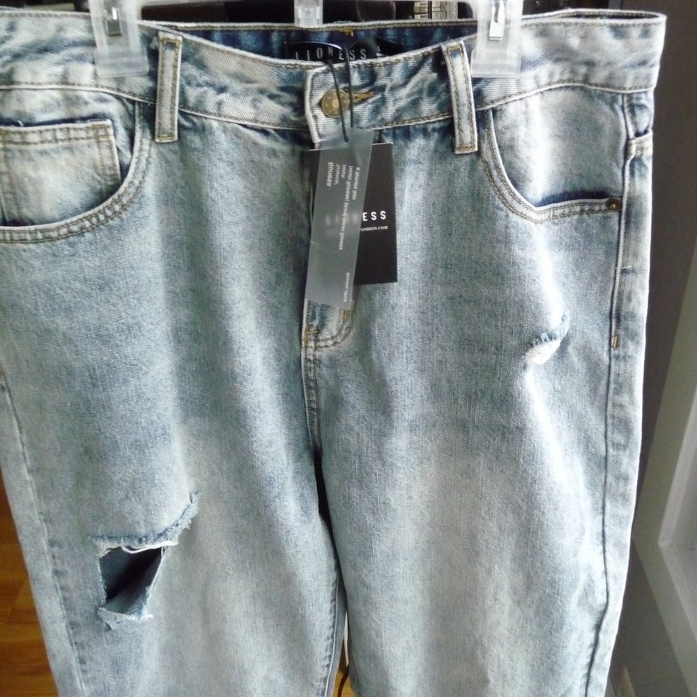LIONESS WALL STREET TRENDY  DESIGNED IN AUSTRALIA DISTRESSED  MAMS JEANS  8 NEW